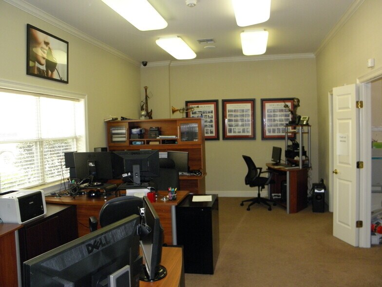 More Photos Of 1710 Orleans St, Mandeville Office For Sale