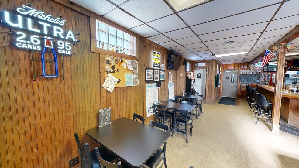 More Photos Of 46 S Leavitt Rd, Leavittsburg Bar For Sale