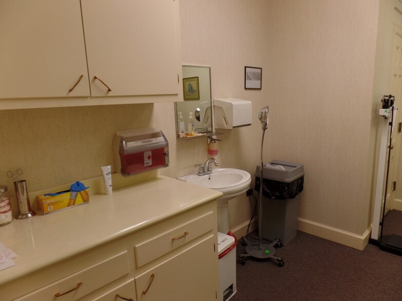 More Photos Of 316 E Harper St, Troy Medical For Sale