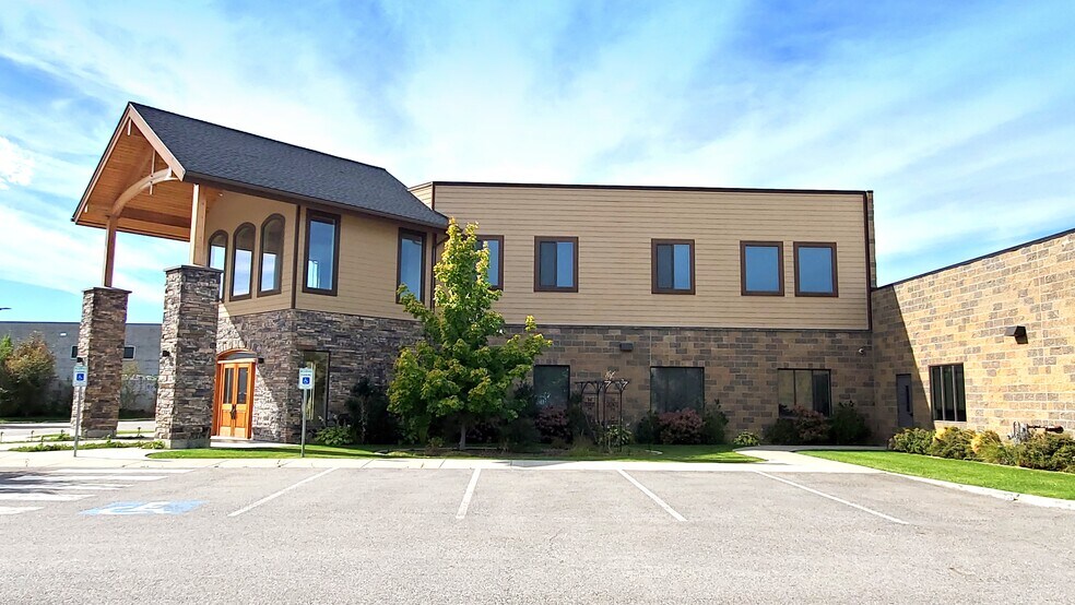 More Photos Of 3875 N Schreiber Way, Coeur d'Alene Warehouse For Sale