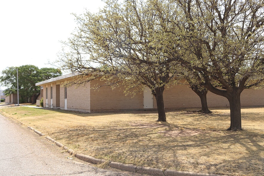 More Photos Of 202 W 3rd St, Hale Center Skilled Nursing Facility For Sale