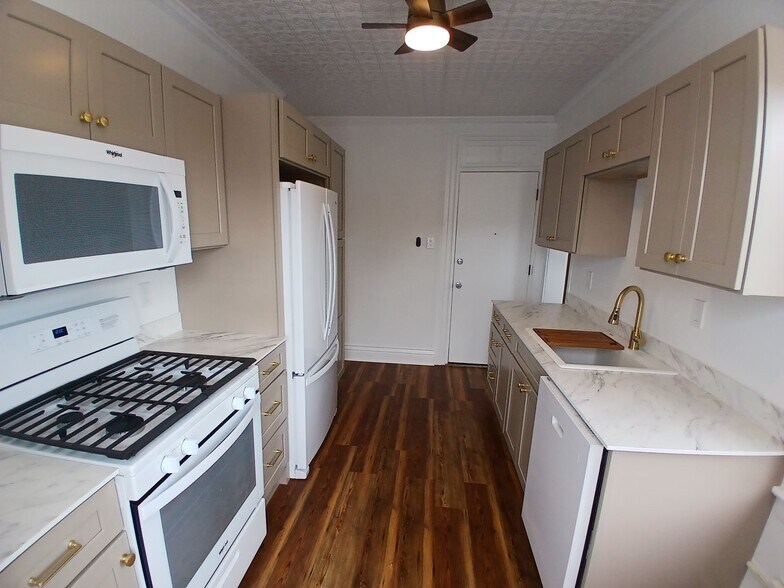 More Photos Of 117 Water St, Stonington Apartments For Sale