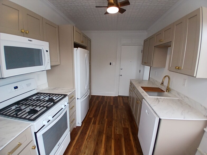 More Photos Of 119 Water St, Stonington Apartments For Sale