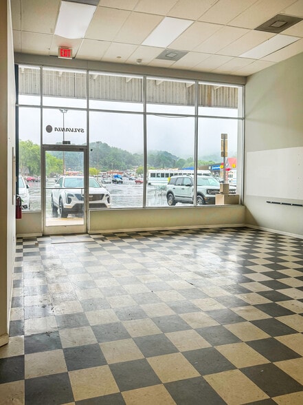 More Photos Of 208-305 Russ Ave, Waynesville Unknown For Lease