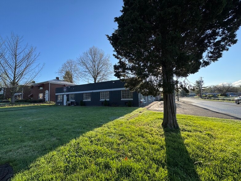 More Photos Of 1723-1727 Saddlewood Ave, Akron General Retail For Sale