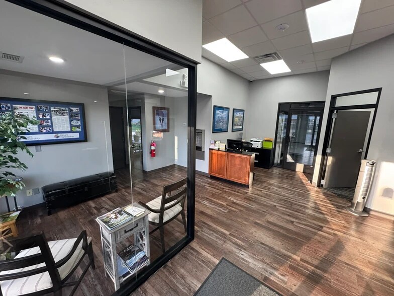 More Photos Of 1819 E Broadway Ave, Maryville Bank For Sale