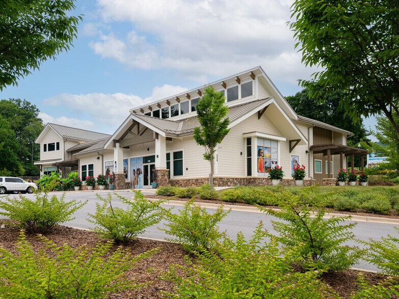 More Photos Of 559 Long Shoals Rd, Arden Medical For Lease