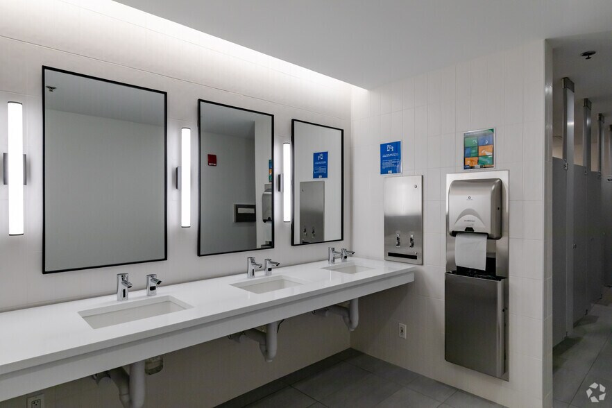 More Photos Of 2001 York Rd, Oak Brook Office For Lease