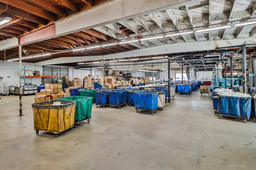 More Photos Of 6846-6856 Tujunga Ave, North Hollywood Manufacturing For Sale