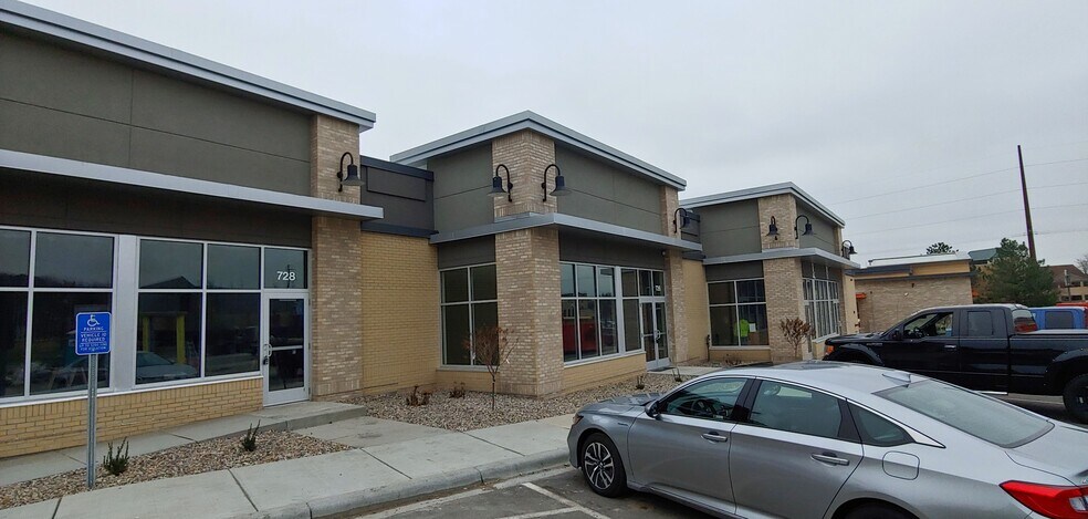 More Photos Of 722 N Chestnut St, Chaska Storefront For Lease