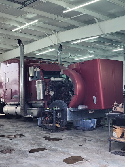 More Photos Of 4240 Lisa Dr, Tipp City Warehouse For Lease