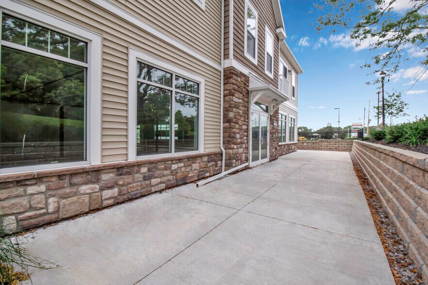 More Photos Of 100-300 Glenmose Rd, Fairport Storefront Retail Residential For Lease