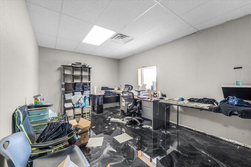 More Photos Of 3206 W Us Highway 377, Granbury Flex For Sale