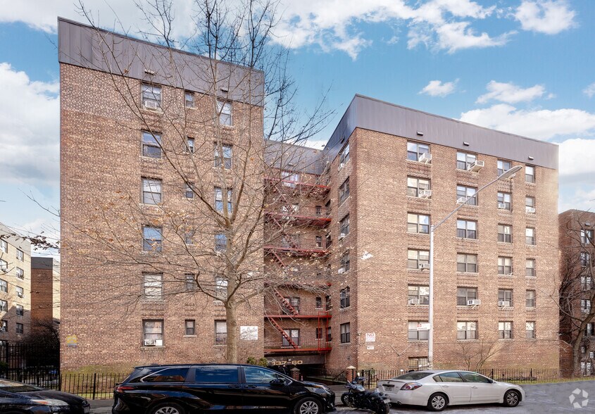 More Photos Of 4510 Kissena Blvd, Flushing Apartments For Lease