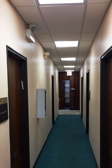 More Photos Of 5875 N Lincoln Ave, Chicago Loft Creative Space For Lease