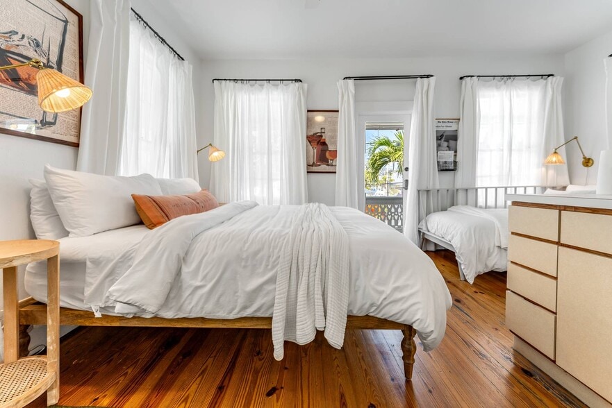 More Photos Of 1117 Duval St, Key West Hospitality For Sale