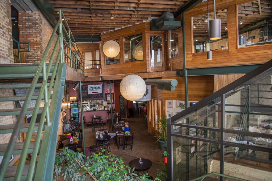 More Photos Of 121 S Niles Ave, South Bend Storefront Retail Office For Lease