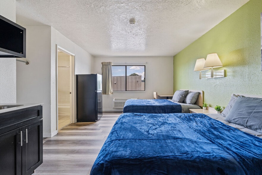 More Photos Of 261 Bear River Dr, Evanston Hotel For Sale
