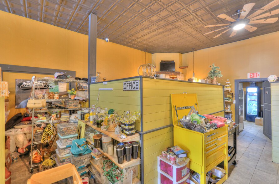 More Photos Of 108 W Walnut St, Smithville Restaurant For Sale
