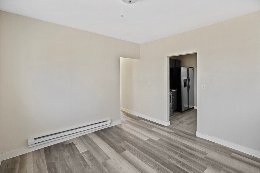 More Photos Of 1850 Easton Blvd, Des Moines Storefront Retail Residential For Sale