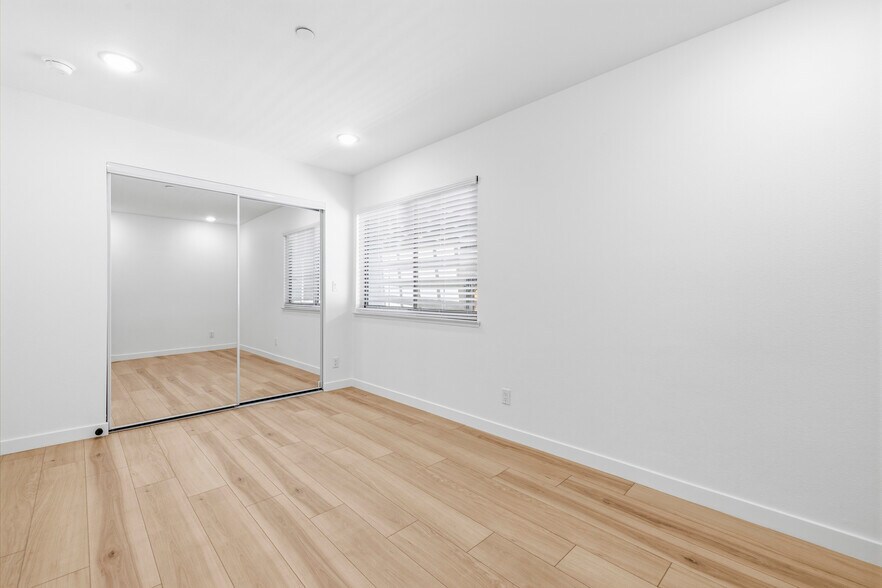 More Photos Of 22320 Itasca St, Chatsworth Apartments For Sale
