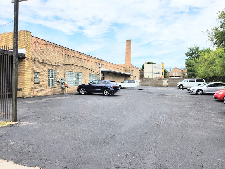 More Photos Of 4948 W Madison St, Chicago Storefront For Sale