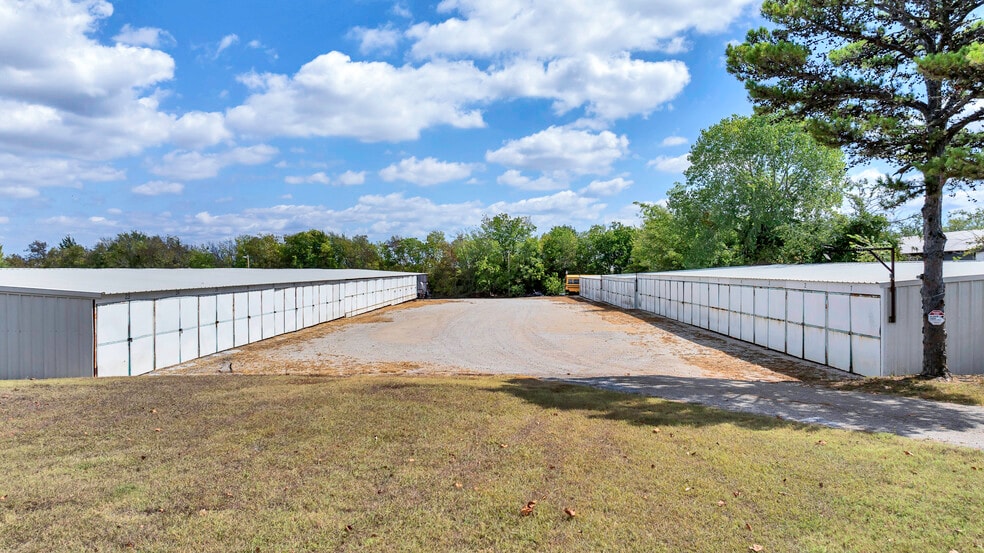 More Photos Of 3100 S Commerce St, Ardmore Warehouse For Sale