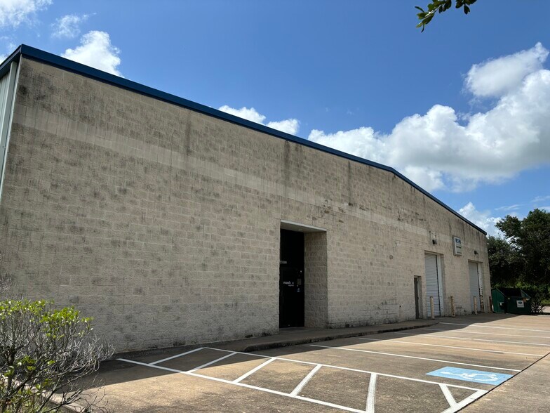 More Photos Of 3222 Manvel Rd, Pearland Warehouse For Lease