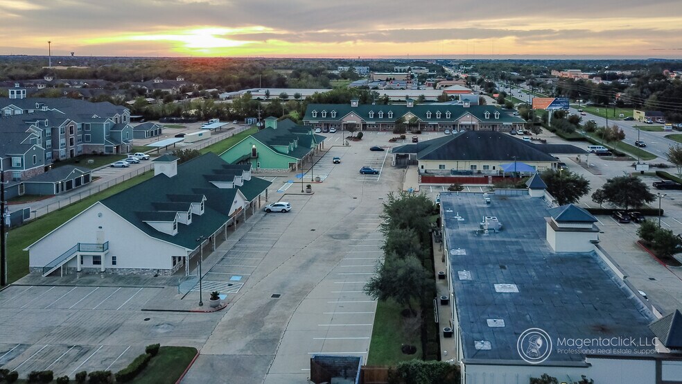 More Photos Of 7918 Broadway St, Pearland Unknown For Lease