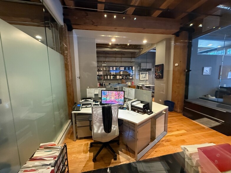 More Photos Of 106 N Aberdeen St, Chicago Office Residential For Sale