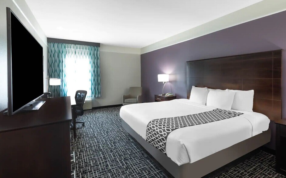 More Photos Of 910 State Highway 35 N, Port Lavaca Hotel For Sale