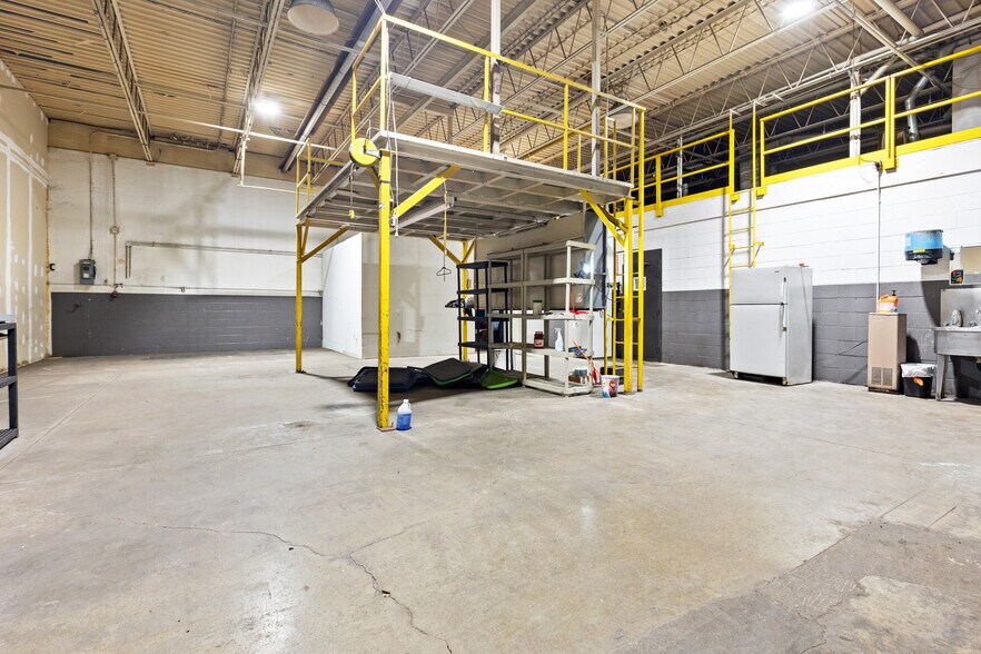 More Photos Of 1725 Rossi Dr, Tecumseh Distribution For Sale