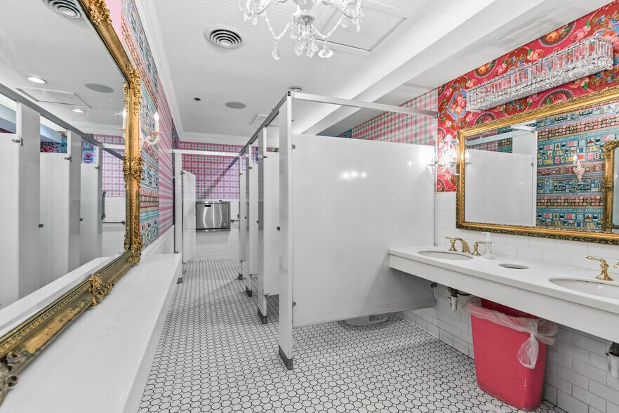 More Photos Of 2501 & 2519 Marshall St NE, Minneapolis Restaurant For Sale