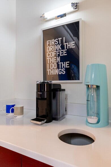 More Photos Of 3145 Mount Vernon Ave, Alexandria Office For Sale