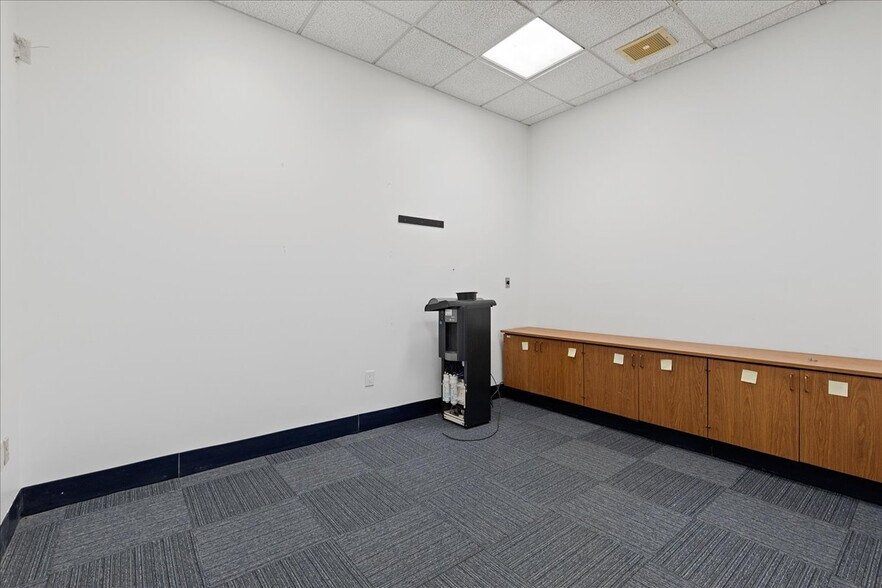 More Photos Of 431 Route 513, Califon Supermarket For Lease