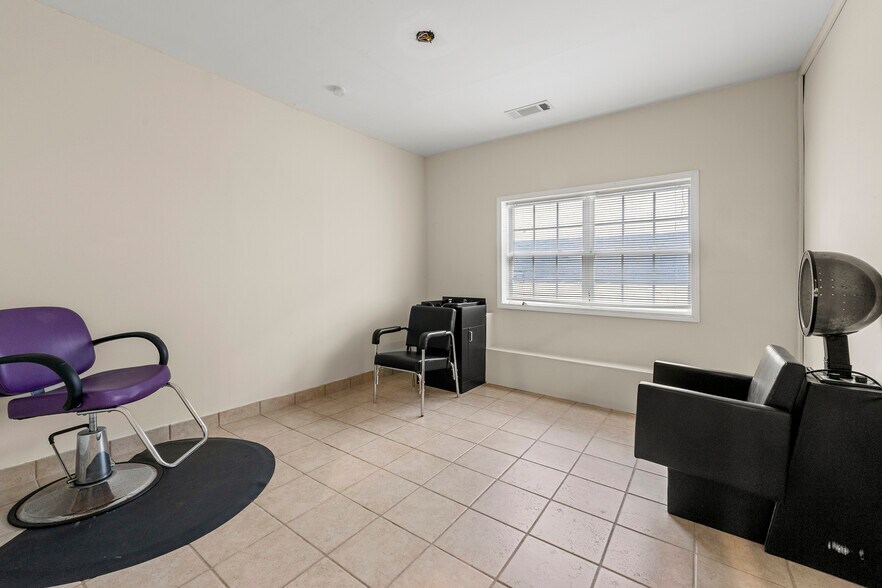More Photos Of 1181 SW Lee St, Atlanta Office For Sale