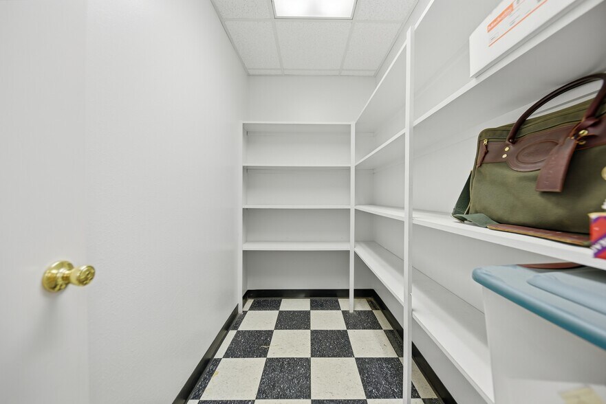 More Photos Of 1140 Finfeather Rd, Bryan Flex For Lease