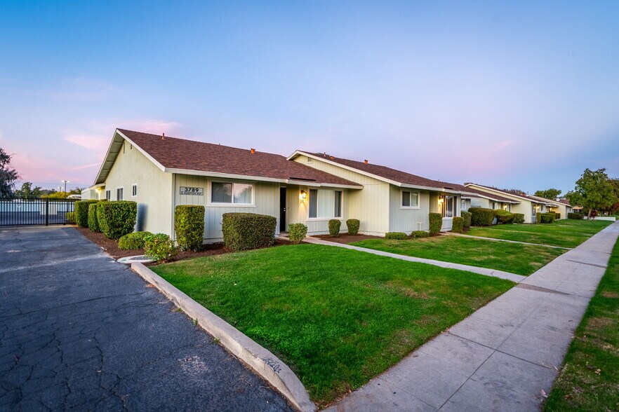 More Photos Of 3789 E Hampton Way, Fresno Apartments For Sale