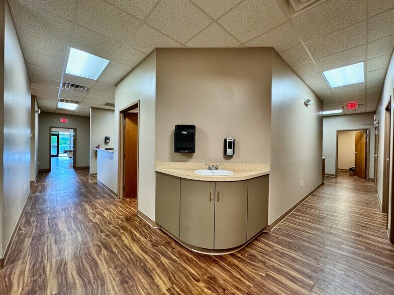 More Photos Of 4645 Village Square Dr, Paducah Storefront Retail Office For Lease