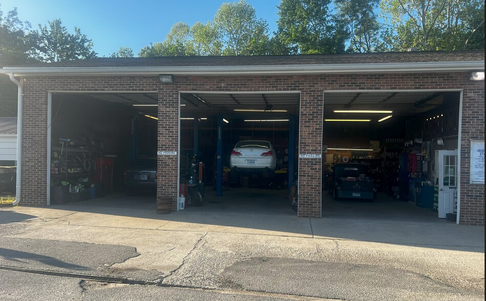 More Photos Of 204 2nd St NE, Burkeville Auto Repair For Sale