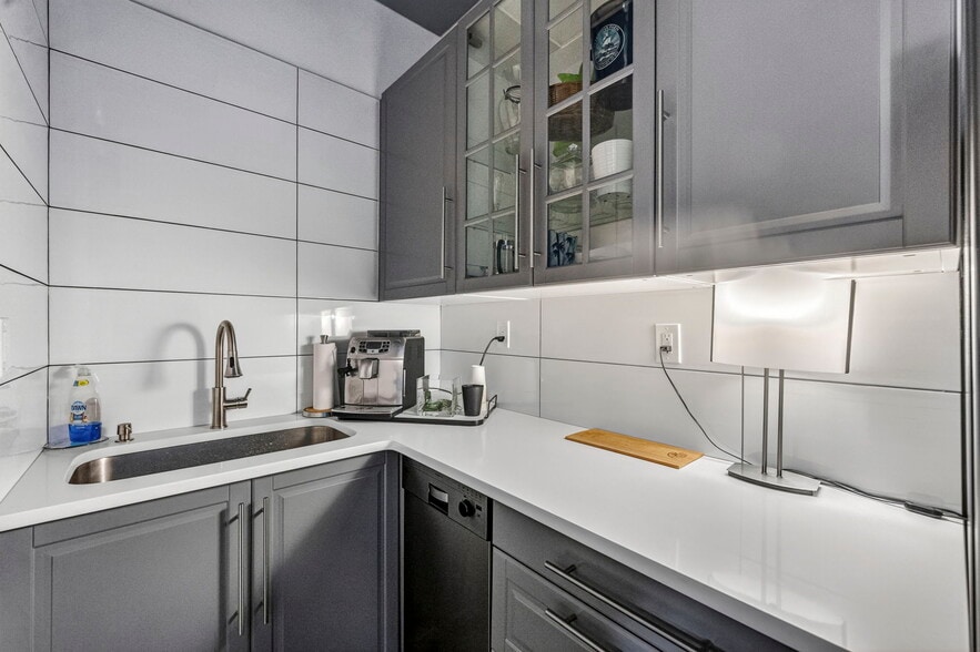 More Photos Of 1033-1077 River Rd, Edgewater Apartments For Sale