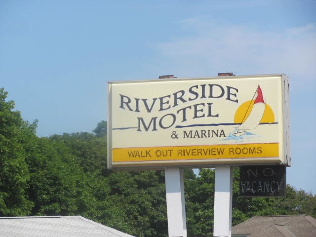 More Photos Of 520 Water St, Manistee Hotel For Sale