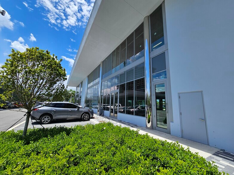 More Photos Of 1000-1100 E Hallandale Beach Blvd, Hallandale Beach Office For Lease