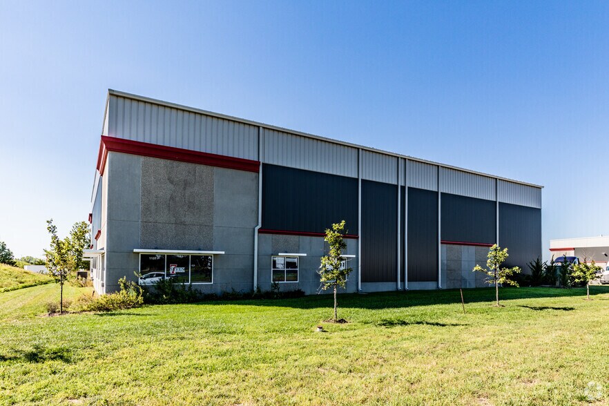More Photos Of 1161 W Pittman St, Olathe Industrial For Lease