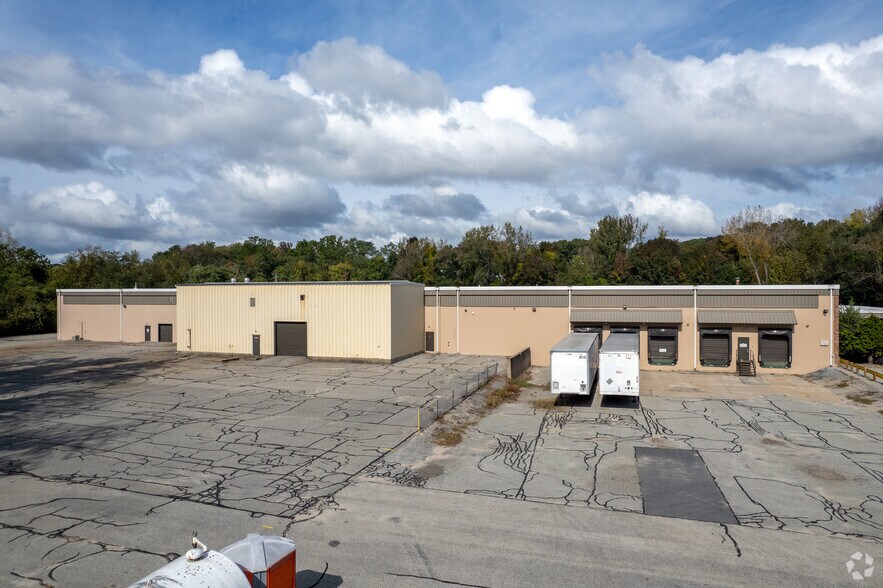More Photos Of 1950 S County Trl, East Greenwich Warehouse For Lease