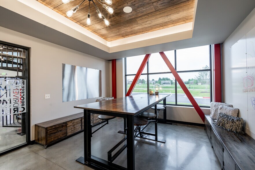 More Photos Of 205 SE 22nd St, Bentonville Office For Sale