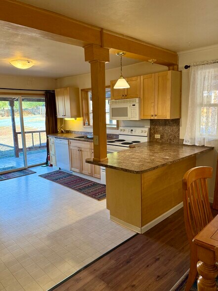 More Photos Of 142 NW Front St, Prairie City Specialty For Sale