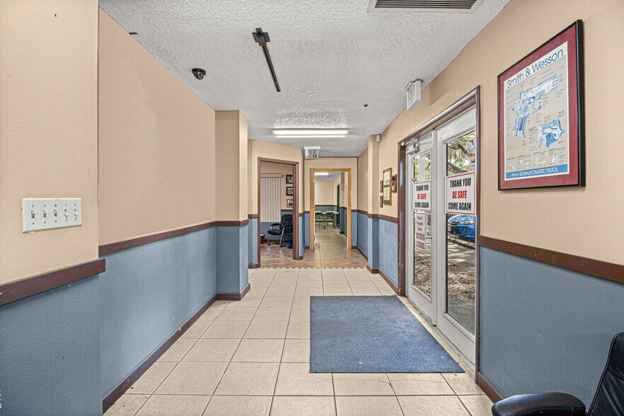 More Photos Of 1031 NE 16th St, Ocala Manufacturing For Lease