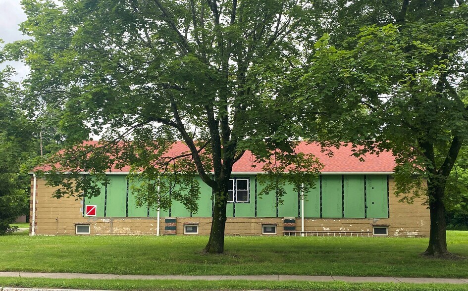 More Photos Of 7392 S Broadway, Red Hook Freestanding For Sale