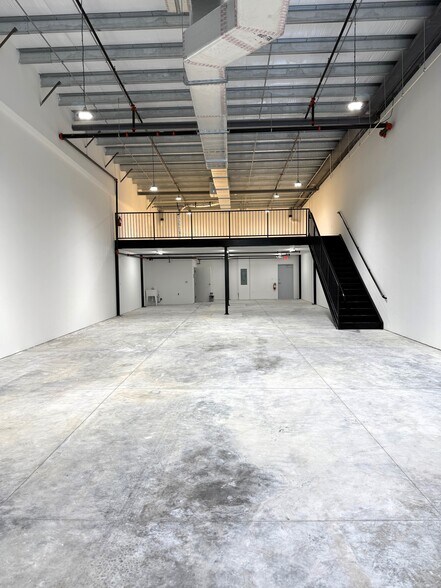 More Photos Of 3945 Tollhouse Dr, Naples Warehouse For Lease